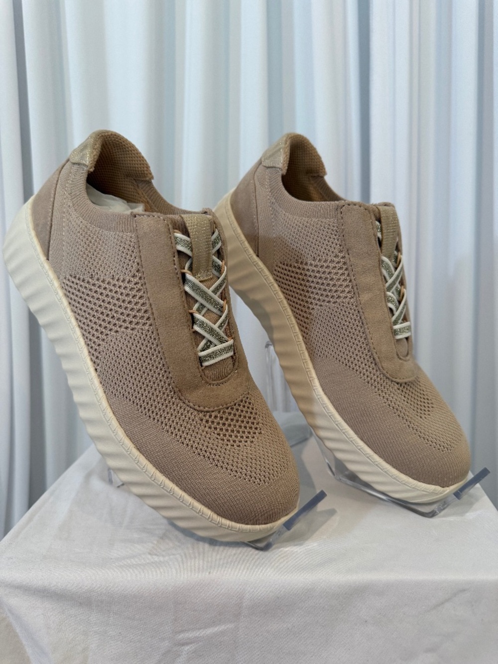 BZEES LifeStride Dynamic Slip On Sneakers Beige Metallic Size 8M NWOB